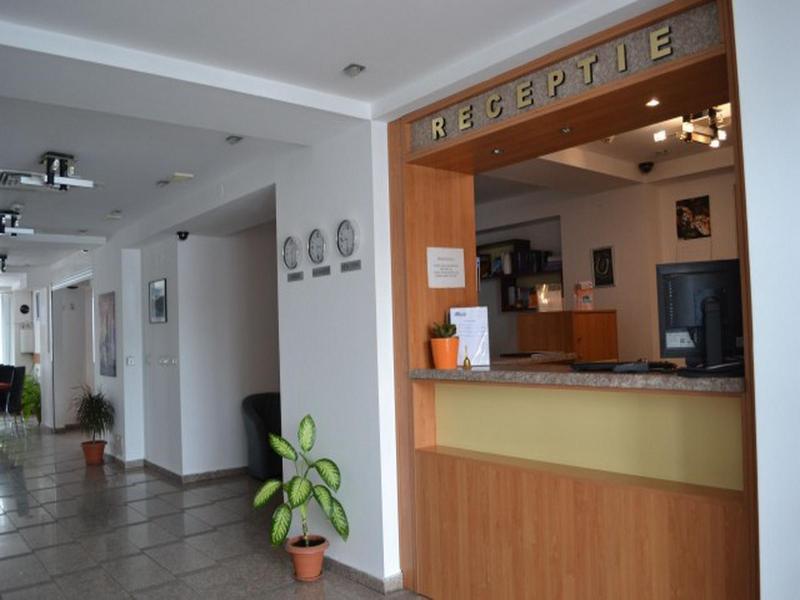 Plus Hotel Craiova Exterior foto
