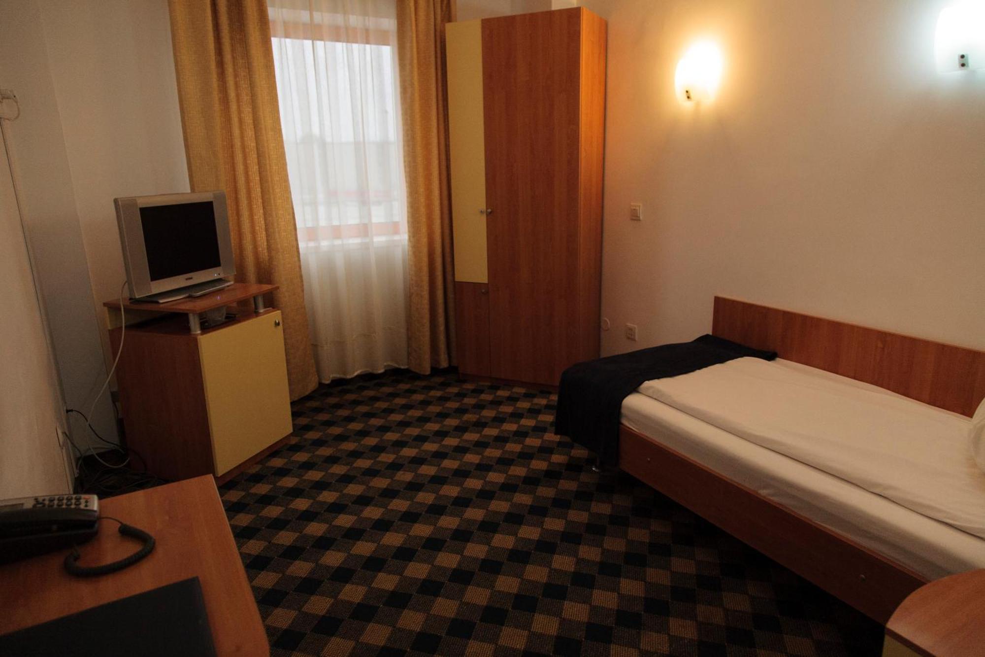 Plus Hotel Craiova Zimmer foto