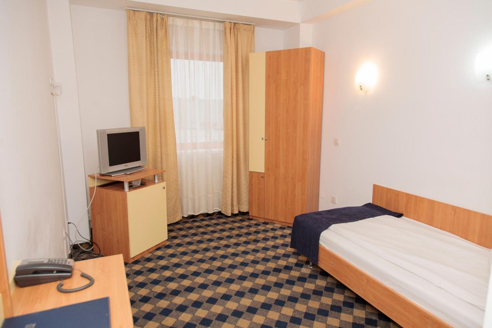 Plus Hotel Craiova Zimmer foto