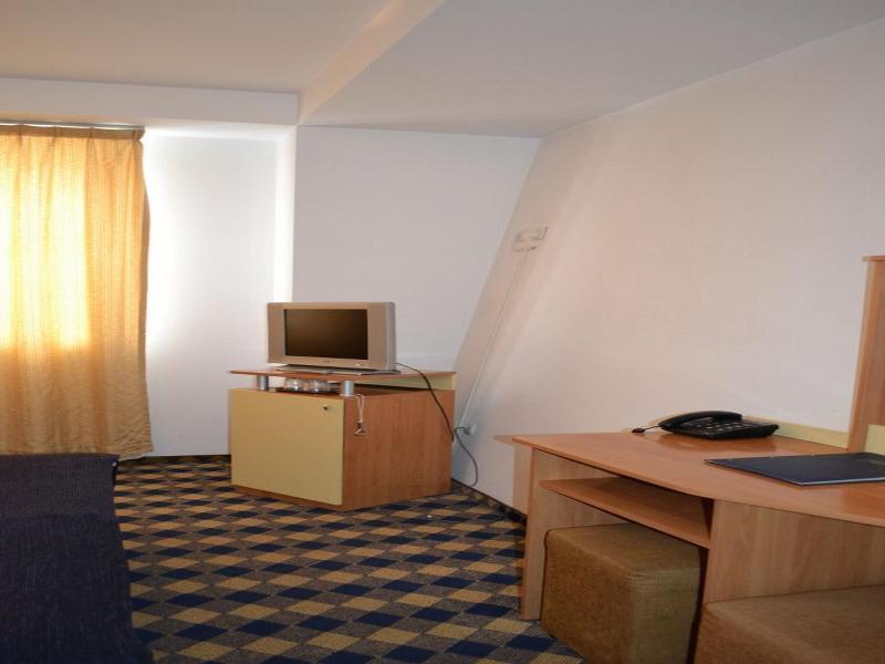 Plus Hotel Craiova Exterior foto