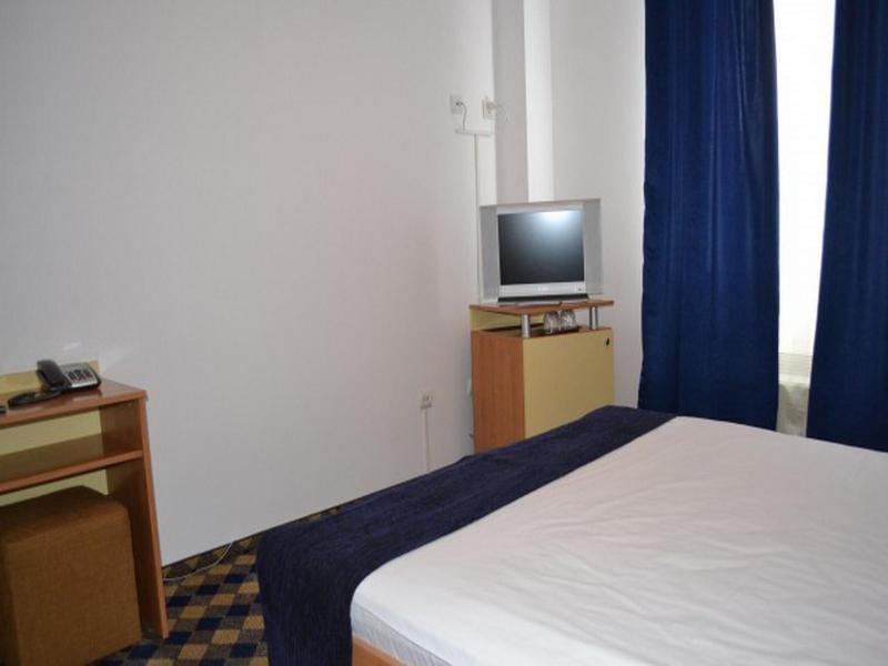 Plus Hotel Craiova Exterior foto