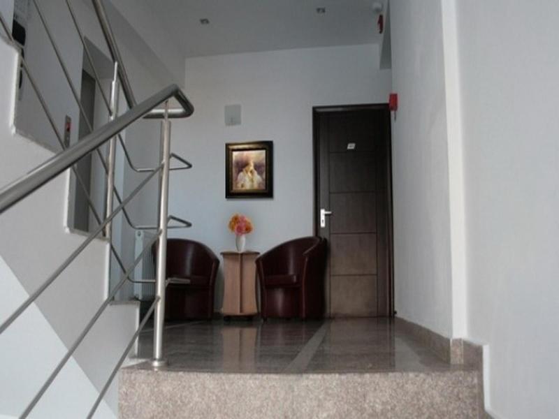 Plus Hotel Craiova Exterior foto