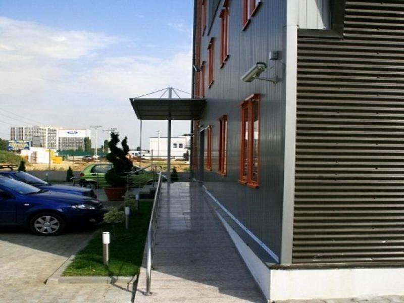 Plus Hotel Craiova Exterior foto