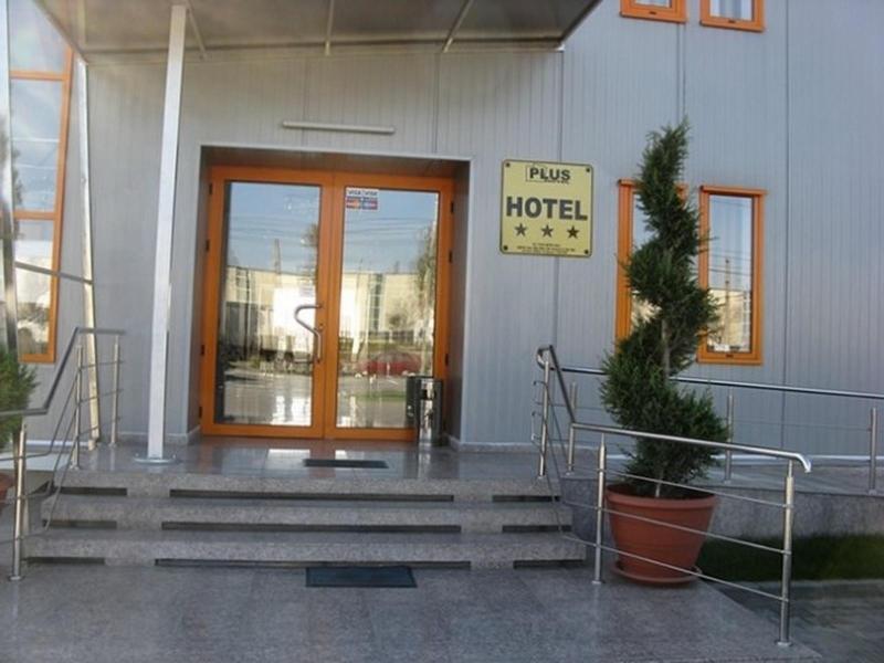 Plus Hotel Craiova Exterior foto