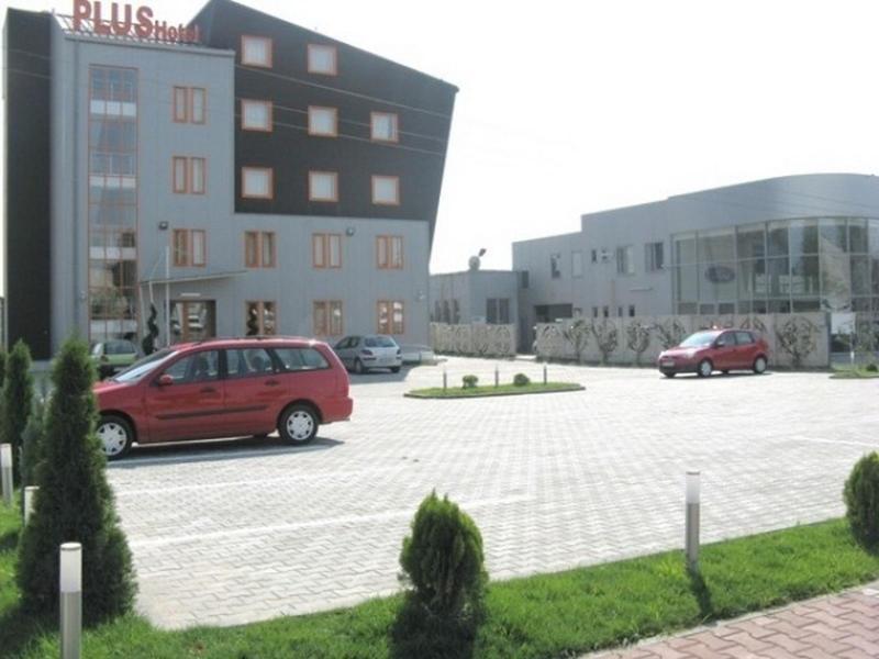 Plus Hotel Craiova Exterior foto